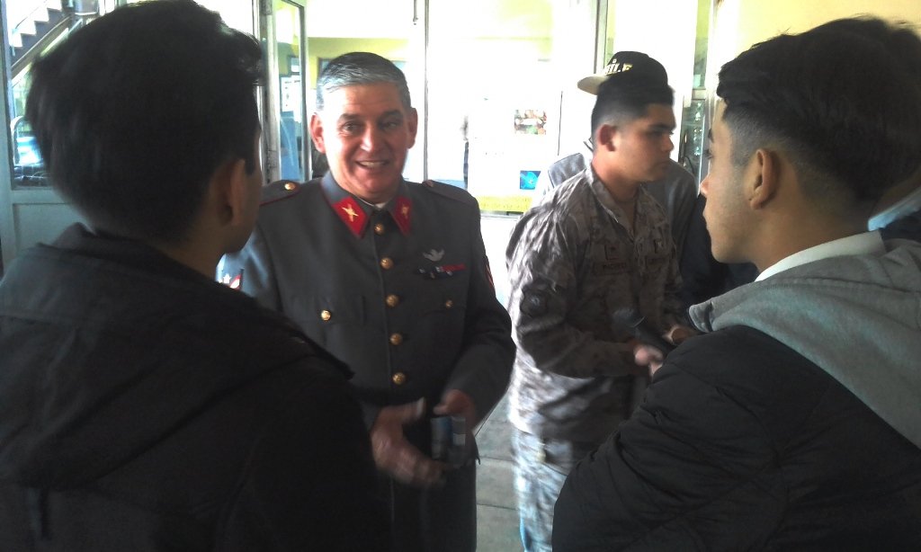Representantes del Ejército nos visitan en busca de voluntarios