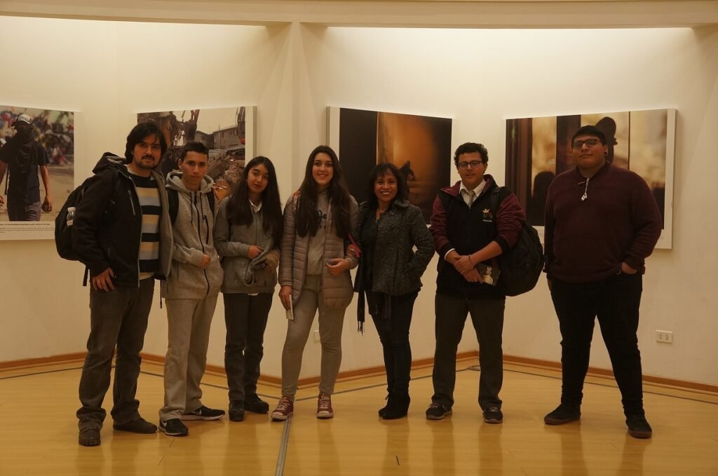 Taller de Periodismo visitó exposición fotográfica en Centro Cultural de Quilicura