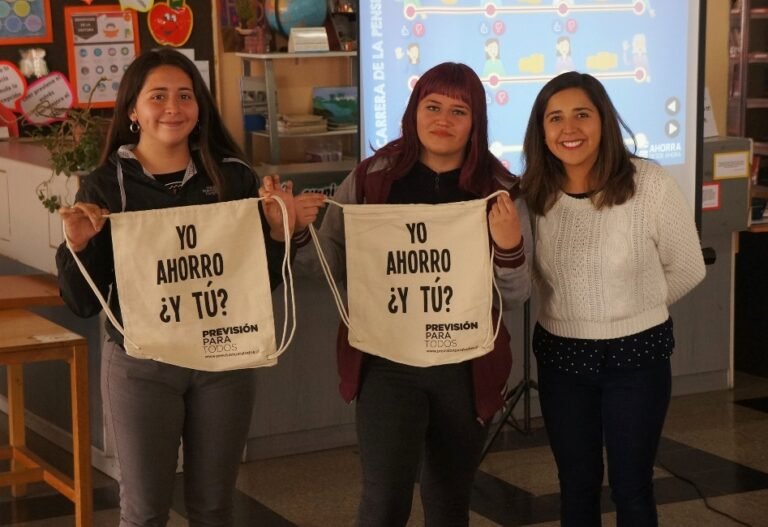 A preparar el futuro: alumnos recibieron charlas sobre previsión y educación financiera