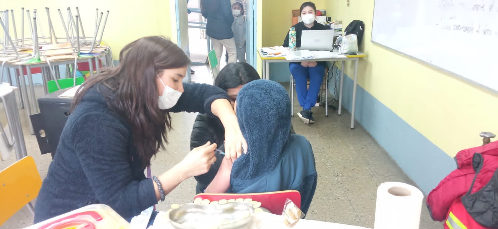 Alumnos de 1° y 8° Básico recibieron gratis vacuna DTPA en Colegio Novo Horizonte
