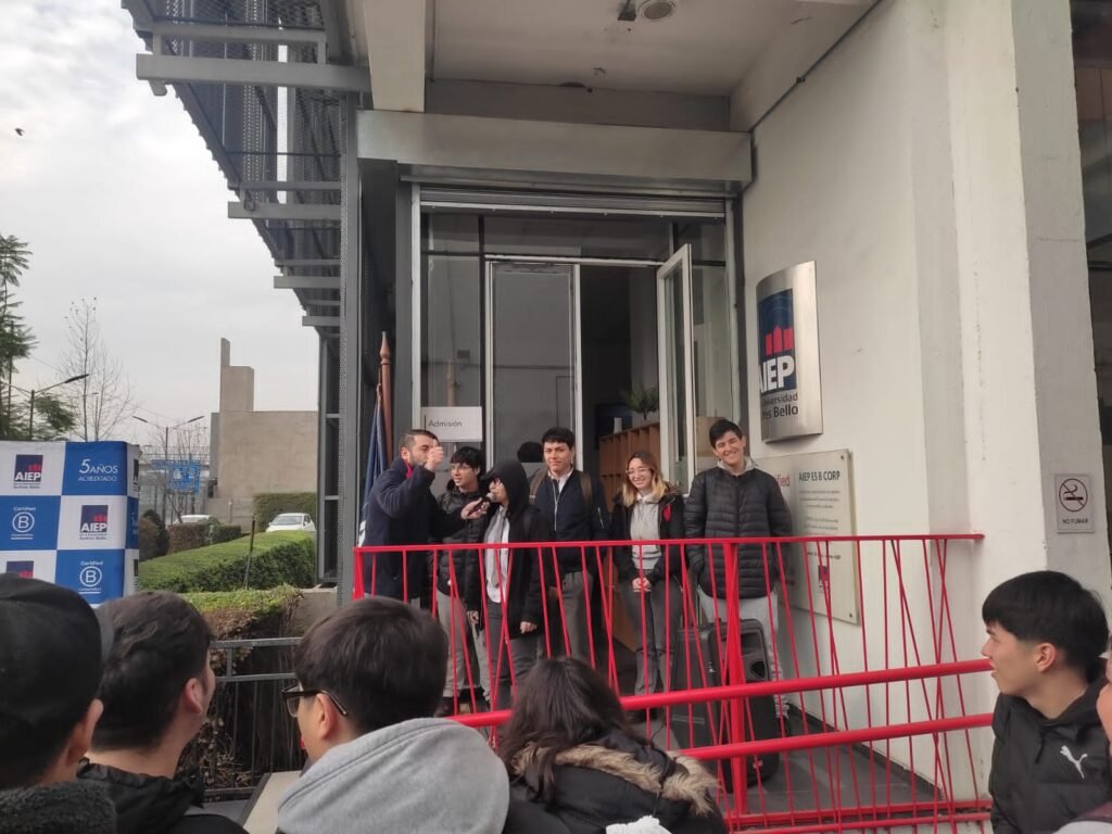 Plan de Alternancia: Cuartos Medios visitaron la UDLA y el Instituto AIEP