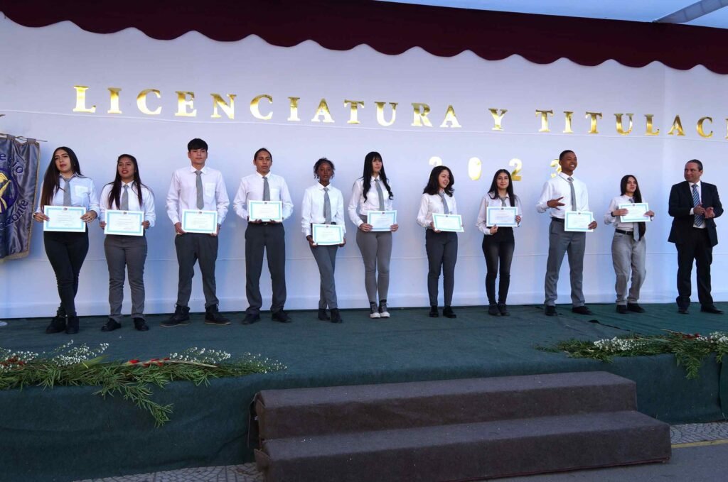 Las imágenes de la esperada ceremonia de Licenciatura de 4tos Medios y Titulación 2023 — foto 5