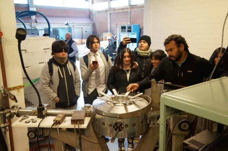 Estudiantes de Novo Horizonte conocieron el único Acelerador de partículas de Chile