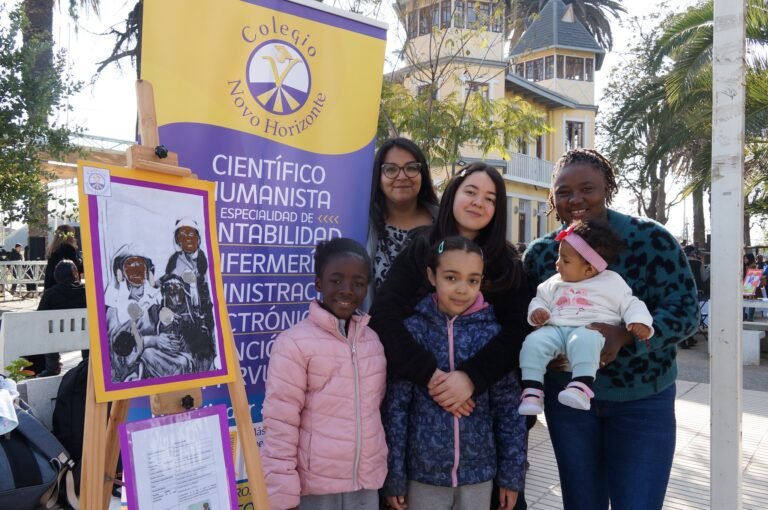 Nuestros artistas de 2do Básico participaron de muestra en la Casona Dubois